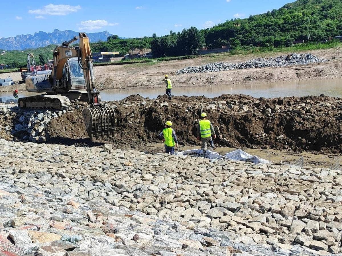 Quality inspection of galvanized gabion mesh at manufacturing facility
