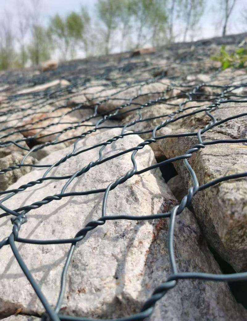 Reno Mattress vs Gabion Mattress: Key Differences for Erosion Control Projects